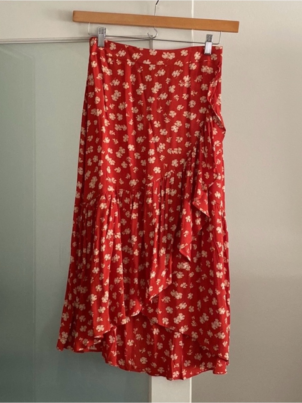 Madewell Floral Ruffle Midi Skirt Size 4 Red White Ditsy Floral ✨